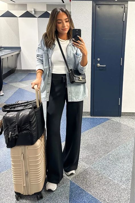 Bali Airport Outfit, New Balance 574 Summer Outfit, Nb 574 Women Outfit, City Trip Outfit Summer, New Balance 574 Outfit Women, Travelling Fits, Grey Sneakers Outfit, Platform Outfits, Japan Travel Outfit