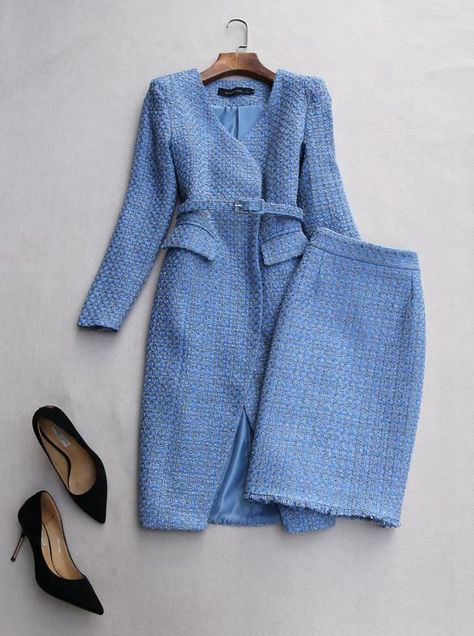 Office lady twinset long woolen coat and skirt | Moda feminina, Trajes profissionais, Vestidos estilosos Chanel Work Outfit, Coat And Skirt, Woman Suit Fashion, Classy Work Outfits, Elegant Dresses For Women, Woolen Coat, Professional Outfits, Dresses To Wear To A Wedding, Office Lady