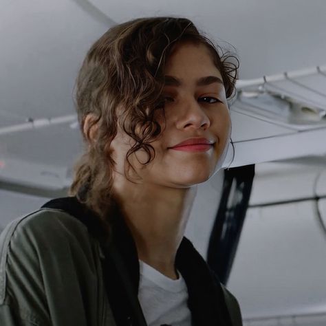 #michellejones #MJ #spiderman #spidermanfarfromhome #zendaya #icons Mj Icons Spiderman, Mj Jones, Sheila Bennett, Mj Spiderman, Spiderman Au, Prettiest Women, Michelle Jones, Spiderman Characters, Spiderman Venom