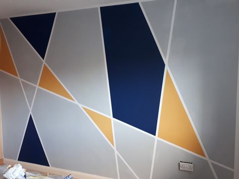 Geometric wall navy gray yellow Wall Painting Ideas Geometric, Geometric Wall Painting, Accent Wall Bedroom Paint, Geometric Accent Wall, Wall Painting Designs, Khaki Walls, Geometric Wall Paint, Flat Decor, Art Above Bed