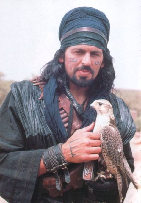 Oded Fehr as Ardeth Bay- behind the scenes Ardeth Bay, The Mummy Movie, Oded Fehr, The Mummy 1999, The Mummy Returns, Mummy Returns, Mummy Movie, Hallowen Costume, The Mummy