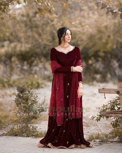 Maroon Anarkali, Dark Maroon Color, Velvet Anarkali, Pakistani Formal Dresses, Velvet Dress Designs, Latest Bridal Dresses, Suit Salwar, Pakistani Wedding Outfits, Party Wear Dress