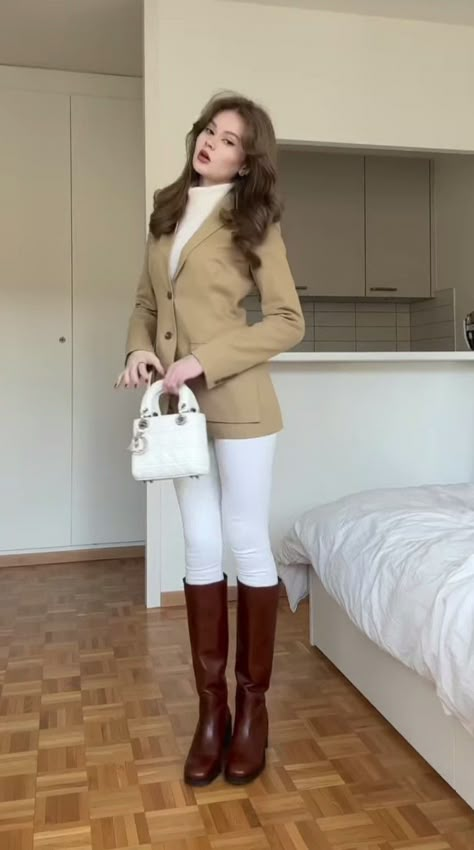 @/carlacrnt_ on IG Affluence Aesthetic, Carlacrnt Outfits, Old Money Equestrian Aesthetic, Aristocrat Fashion, Aristocrat Aesthetic, Money Clothes, Equestrian Aesthetic, Gossip Girl Outfits, Classy Winter Outfits