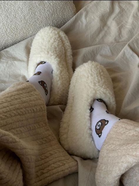 Slippers, cozy, cute socks Home Clothes Women, Cute Winter Boots, Beige Slippers, Slippers Outfit, Christmas Slippers, Comfy Slippers, Winter Fashion Outfits Casual, Cute Slippers, Soft Slippers