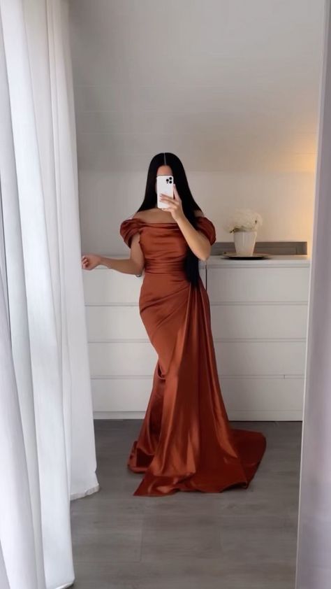 beyaz.dress on Instagram: Bronze dress 🤍 • Größe 38,40,42,44 - 170€ • Cooper Satin Bridesmaid Dress, Rust Bridesmaid Dresses Fall, Bronze Silk Dress, Brown Dresses Bridesmaid, Bronze Formal Dress, Long Burnt Orange Dress, Rust Prom Dress, Sienna Bridesmaid Dress, Bronze Wedding Dress