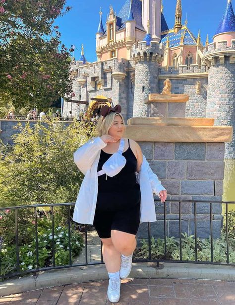 Hollywood Studios Outfit Plus Size, Disney Comfy Outfits Women, Plus Size Winter Disney Outfits, Plus Size Summer Disney Outfits, Outfit For The Park, Plus Size Park Outfit, Plus Size Outfits For Disney World, Disney Parks Outfits Plus Size, Disneyland Plus Size Outfit