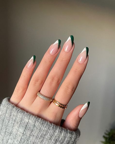 Emerald Nails, Dark Green Nails, Green Nail Designs, Simple Gel Nails, Green Nail, Almond Acrylic Nails, Oval Nails, Classy Nails, Gold Nails