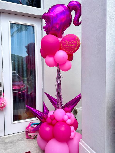 Barbie Balloon Columns, Barbie Balloon Bouquet, Barbie Balloon Garland, Barbie And Ken Party, Barbie Balloons, Parade Float Diy, Malibu Barbie Party, Birthday Party Barbie, Barbie Dance