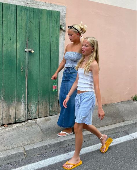 Scandi Summer Outfit, Mama Mia Outfits, Estilo Hippie, Mama Mia, Basic Outfits, Mom Outfits, Cute Fits, Preppy Outfits, Summer Aesthetic