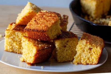 perfect, forever cornbread Buttery Cornbread Recipe, Cornbread Dinner, Healthy Cornbread, Buttery Cornbread, Easy Cornbread, Buttery Corn, Cornbread Cake, Buttermilk Cornbread, Homemade Cornbread