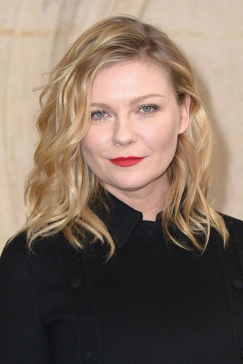 Kirsten Dunst Hair, Kirsten Dunst Style, Celebrity Hair Styles, Hair Lob, Kristen Dunst, Shoulder Length Curls, Kate Bosworth, Celebrity Hair, Long Bob Hairstyles