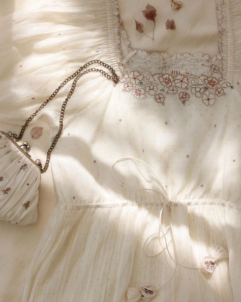 Mal Outfits, Cottage Clothing, Floral Cutwork, Designer Dresses Elegant, Exhibition Ideas, Casual Frocks, Cutwork Embroidery, Baby Dress Design, May Day