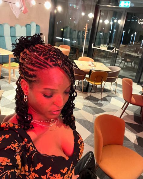 Girls’ night = Therapy Yara Shahidi Cornrows, Flip Over Cornrows, Natural Fulani Braids, Round Hairstyle, Flip Over Braids, Stitch Braids Cornrows, Flip Over Fulani Braids, Stitch Cornrows, Mini Twists Natural Hair