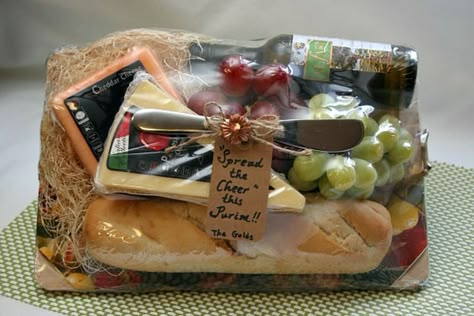 How To Make A Cheese Board Mishloach Manot Gift | Jamie Geller Charcuterie Gift Ideas, Mishloach Manos Ideas, Charcuterie Gift Basket, Gifting Hampers, Mishloach Manot Ideas, Make A Cheese Board, Cheese Basket, Purim Mishloach Manot, Purim Basket