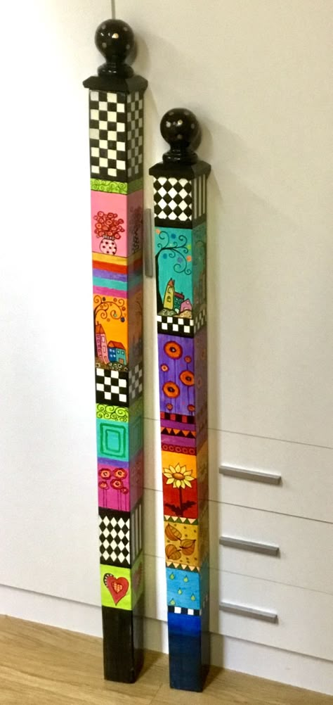 Peace Poles Ideas Garden Art Diy, Peace Poles Ideas Garden Art, Art Poles For Garden Diy, Peace Poles Diy Ideas, Garden Posts Decorative, Garden Totems Diy Yard Art, Garden Totem Poles, Painted Posts, Garden Art Poles