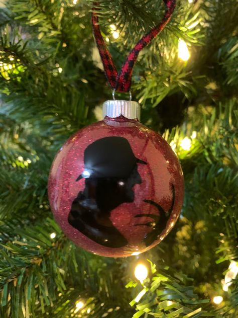 Horror Christmas Ornaments, Horror Ornaments Diy, Creepy Christmas Ornaments, Horror Christmas Tree, Goth Ornaments, Alt Hippie, Goth Xmas, Movie Decorations, Spooky Embroidery