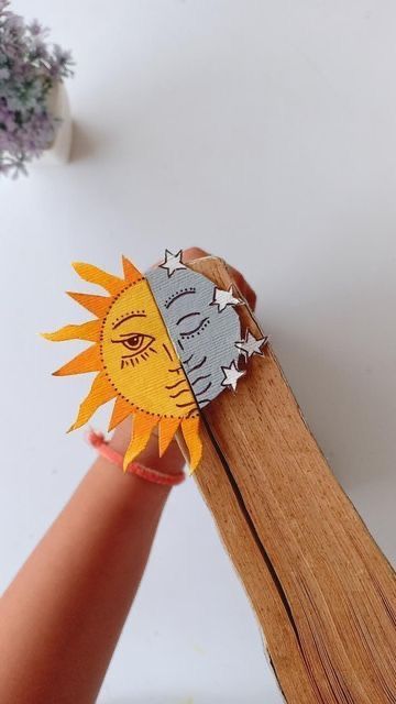 Sun And Moon Bookmark, Butterfly Bookmarks Diy, How To Make Bookmarks Diy, Sun Bookmark, Cute Diy Bookmarks, Cute Bookmarks Diy, Bookmark Ideas Diy, Cute Bookmarks Handmade, Easy Bookmark Ideas