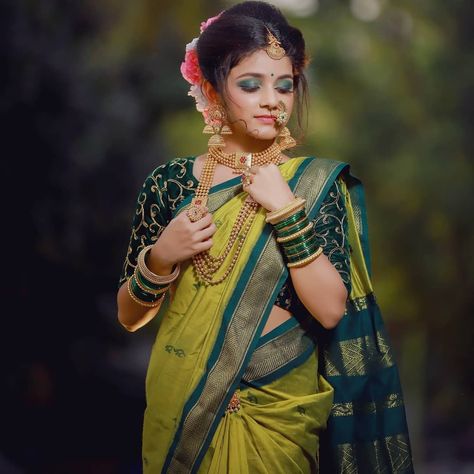 Bride Stills, Pose Bride, Bride Fashion Photography, Telugu Bride, Saree Ceremony, Single Poses, Indian Bride Poses, Marathi Bride, Indian Bride Photography Poses