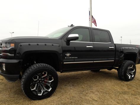 2018 Black Widow  Took this while out truck hunting. Just Wow! Black Widow Truck, Black Pick Up Truck, Bubble Eye Silverado, Black Jacked Up Trucks, Apocalypse Outfit, Silverado 2500 Hd Lifted, Zombie Apocalypse Outfit, Tactical Truck, Silverado Truck