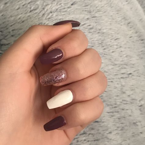 Nails To Match Burgundy Dress, Mauve Nails, Burgundy Dresses, Burgundy Nails, Nails Done, Rose Gold Glitter, Burgundy Dress, My Nails, Trendy Nails