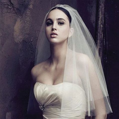 Short Two Layer 75Cm Veiling Combe Wedding Veils | Bridelily — Bridelily.com #bridelily#weddingaccessories#wedding Shoulder Length Veil, Party Veil, Bridal Veils And Headpieces, Bride Veil, Chapel Veil, Wedding Bridal Veils, Tulle Veils, Wedding Hairstyles With Veil, Women Bride