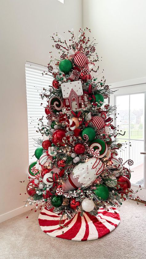 Candyland , in classic colors ♥️💚 39 more sleeps! #kingofchristmas #christmasdecor #candyland #christmastree #christmasinspo | Instagram Red Green And Gold Flocked Christmas Tree, Peppermint Gingerbread Christmas Tree, Candyland Christmas Tree Ideas, Colorful Christmas Tree Decorations, Decorated Flocked Christmas Trees, Gnome Christmas Tree Ideas, Xmas Tree Themes, Themed Christmas Tree Ideas Color Schemes, Christmas Color Ideas