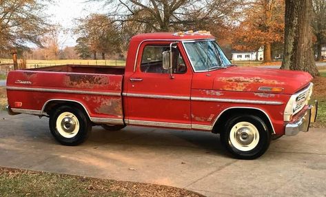 Old Red Pickup Truck, Bumpside Ford, Old Chevy Pickups, Old American Cars, Aesthetic Cars, 72 Chevy Truck, Dream Vehicles, Classic Ford Trucks, Old Ford Trucks