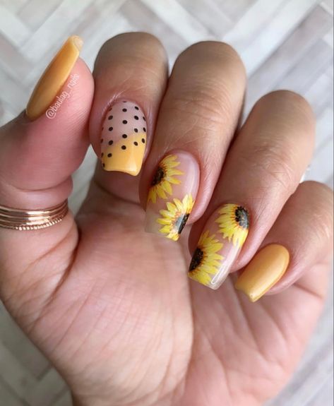 Easter Nails Design Spring, Sunflower Nail Art, Bee Nails, Sunflower Nails, Easter Nail Designs, Polish Ideas, Her Nails, Cute Summer Nails, Cute Gel Nails