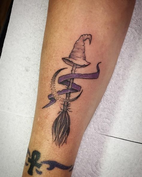 Witch Hat Finger Tattoo, Wicca Tattoo, Witch Tattoo, Finger Tattoo, Finger Tattoos, Witch Hat, Tattoos And Piercings, Infinity Tattoo, Tatting