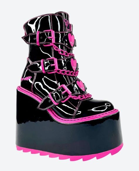 Brand new with box. US Womens size 8. Draculaura Skullette, Black And Pink Clothes, Pink And Black Shoes, Naruto Jewelry, Monster High Shoes, Post Breakup, Yru Shoes, High Platform Shoes, Demonia Boots