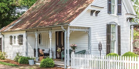 Leipers Fork, 1940s Cottage, Holly Williams, Romantic Interior, Vintage Homes, Pretty Houses, Wallpaper Ceiling, Storybook Cottage, Cottage Charm