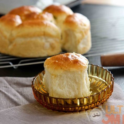 Soft Milk Bread Recipe, Sourdough Tangzhong Bread, Tangzhong Brioche, Asian Milk Bread, Tangzhong Milk Bread, Milk Bread Japanese, Soft Fluffy Bread, Soft Milk Bread, Bubble Bread