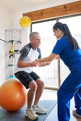 Physical Therapist Headshots, Physical Therapist Photoshoot, Physiotherapy Photography, Physiotherapy Images, Therapy Photo, Physiotherapy Clinic, Spine Health, Athletic Training, Health Center