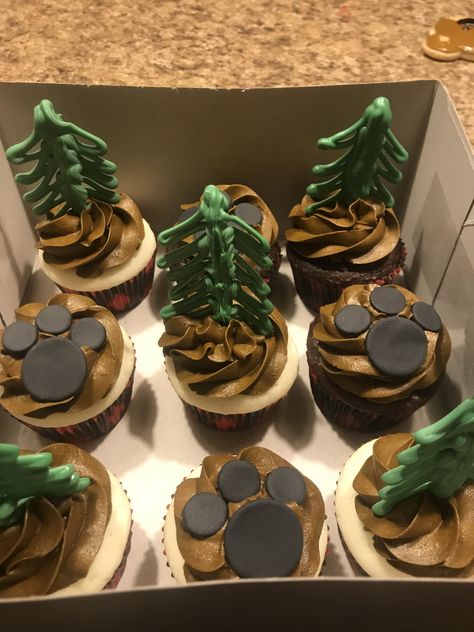 Woodland Cupcake Ideas, Nature Themed Cupcakes, Nature Cupcakes Ideas, Woodland Cupcake Cake, Outdoor Theme Cupcakes, One Happy Camper First Birthday Cupcakes, Woodland Theme Desserts, Mountain Cupcakes Ideas, Forest Theme Cupcakes