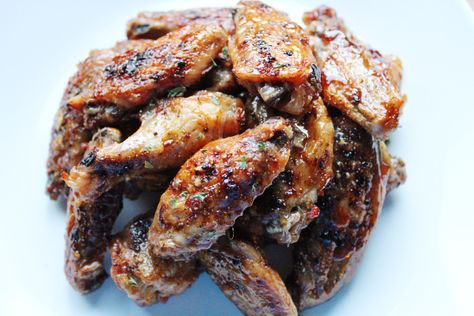 honey garlic Parmesan wings – simply delicious. Game Day Apps, Wing Stop, Parmesan Wings, Seton Hall University, Garlic Parmesan Wings, Quick And Easy Appetizers, Party Appetizer, Buffalo Wings, Perfect Game