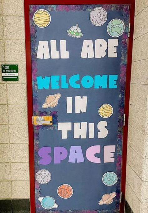 Science Door Decorations, Outer Space Classroom, Space Themed Classroom, Welcoming Classroom, Space Theme Classroom, Space Theme Preschool, Space Preschool, Classroom Door Decorations, Classroom Door Ideas