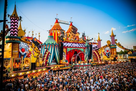 Stage Design - Intents Festival 2017 on Behance Music Festival Decor, Old Circus, Circus Aesthetic, Concert Stage Design, Creepy Carnival, Carnival Circus, Theme Parks Rides, Concert Stage, Fun Fair