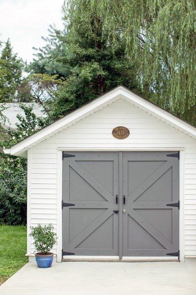 Nice Backyard Shed Exterior Ideas Shed Exterior Ideas, Grey Garage Doors, White Shed, Kendall Charcoal, Home Designs Exterior, Wood Storage Sheds, Storage Shed Plans, Shed Doors, Pintura Exterior