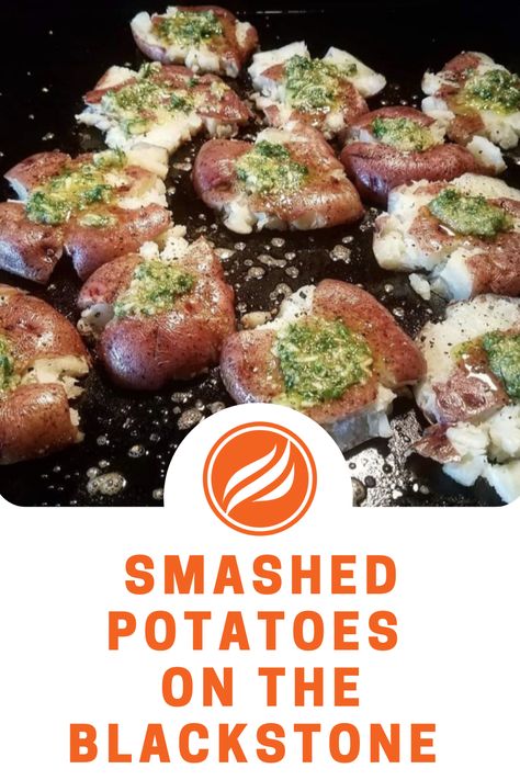 Smashed Potatoes Flat Top Grill, Blackstone Grill Smashed Potatoes, Cook On The Grill Ideas, Flattop Grill Potatoes, Black Stone Griddle Sides, Smashed Potatoes On Blackstone Griddle, Smashed Potatoes On The Grill, Griddle Smashed Potatoes, Blackstone Red Potatoes