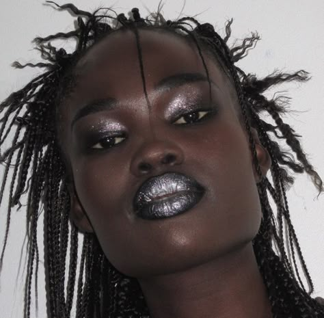 Afro Goth, Silver Makeup, Punk Makeup, Avant Garde Makeup, Goth Makeup, Creative Makeup Looks, Editorial Makeup, Creative Makeup, Artistry Makeup