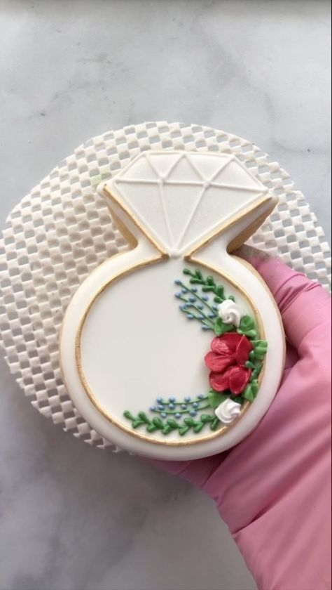 theflourgardener on Instagram: A floral engagement ring cookie for you this morning. There are so many weddings this year… and large ones at that. Couples waited a long… Wedding Ring Decorated Cookies, Engagement Ring Cookies Decorated, Wedding Ring Cookies Decorated, Ring Sugar Cookies, Wedding Ring Cookies, Engagement Ring Cookies, Snowflake Engagement Ring, Ring Cookies, Wedding Cookies Decorated