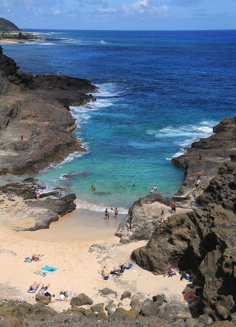 Hawaii On A Budget, Makua Beach, Honolulu Beach, Hawaii Vacation Tips, Hawaii Trip Planning, Hawaii Itinerary, Oahu Beaches, Oahu Vacation, Hawaii Adventures