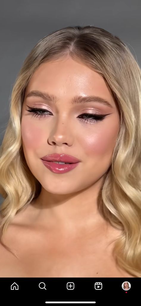 Gold Pink Makeup Look, Wedding Makeup Blush Pink, Pink Subtle Makeup, Soft Holiday Makeup, Blonde Smokey Eye, Pale Blonde Makeup, Peachy Wedding Makeup, Charlotte Tilbury Wedding Makeup, Makeup For Green Eyes And Blonde Hair