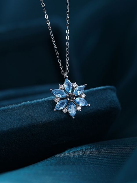 Blue and White Zircon Snowflake Aesthetic, Summer Snowflake, Simplistic Jewelry, Blue Flower Necklace, Ethereal Jewelry, Rose Flower Photos, Fancy Jewelry Necklace, Pretty Jewelry Necklaces, Zircon Necklace