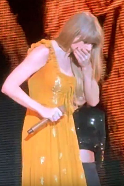 Taylor Swift Erros Tour, Taylor Swift Swallowed A Bug, Errors Tour Taylor Swift, Taylor Swift The Errors Tour, The Errors Tour, Taylor Swift Unhinged, Taylor Swift Being Cute, Unhinged Taylor Swift, Eras Tour Performance