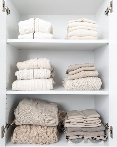 Organized Person Aesthetic, Sweater Shelf Organization, Sweaters In Closet Organizing, Sweater Storage In Closet Shelves, Closet Winter Clothes Storage, Wadrobe Clothes Organization Aesthetic, Home Organization Closet, Sofa Cloth, Sweater Organization