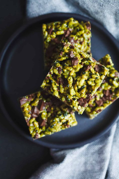 Rice Krispie Treats With Chocolate, Matcha Black Sesame, Sesame Chocolate, Sesame Rice, Green Tea Dessert, Everyday Cakes, Matcha Green Tea Recipes, Chocolate Rice Krispie Treats, Tea Treats