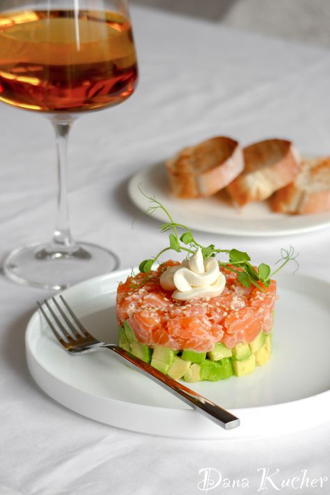 tartare with salmon and avocado Salmon And Avocado, Salmon Tartare, Salmon Avocado, Summer Menu, Health Food, Avocado, Yummy Food, Health, Canapés