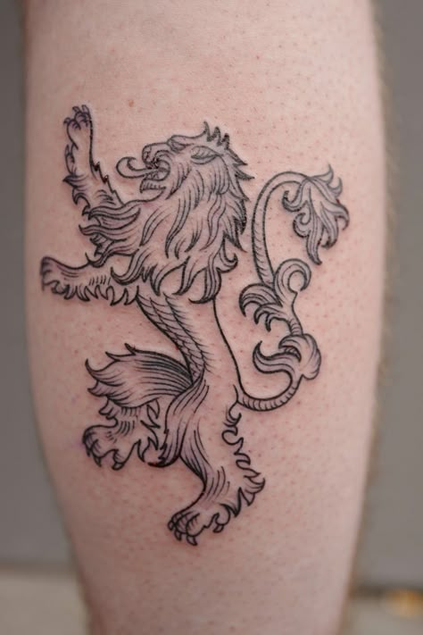 Dragon Lion Tattoo, Scottish Dragon Tattoo, Scottish Lion Tattoo, Medieval Lion Tattoo, Finland Tattoo Ideas, Direwolf Tattoo, Lannister Tattoo, Scotland Tattoo Ideas, Got Tattoo