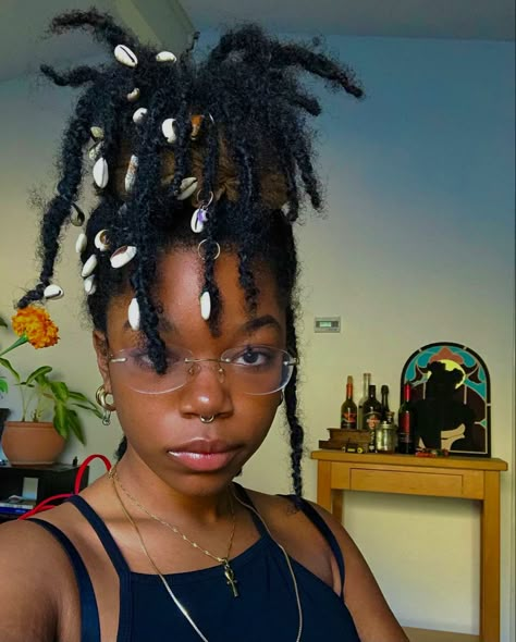 90s Locs Hairstyles, Loc Styles With Beads, Loc Styles For Short Hair, Locs Aesthetic, Indie Locs With Curls, Locs With Beads, Locs And Claw Clips, Locs Astetic, Loc Girl Aesthetic